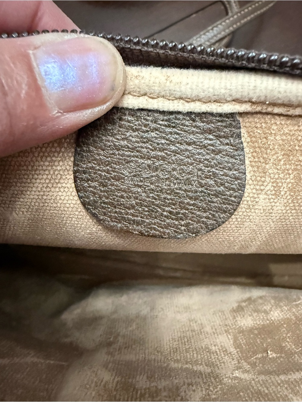 Gucci authentic crossbody - Picture 4 of 12